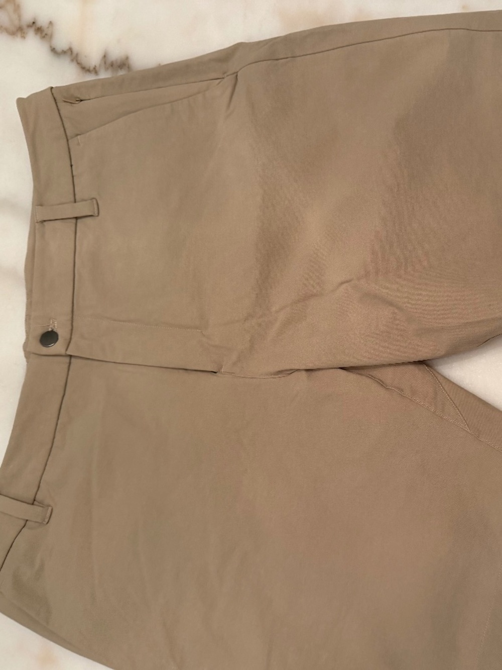 Lululemon / 36" / 7" / Tan / Cotton Stretch Golf Shorts